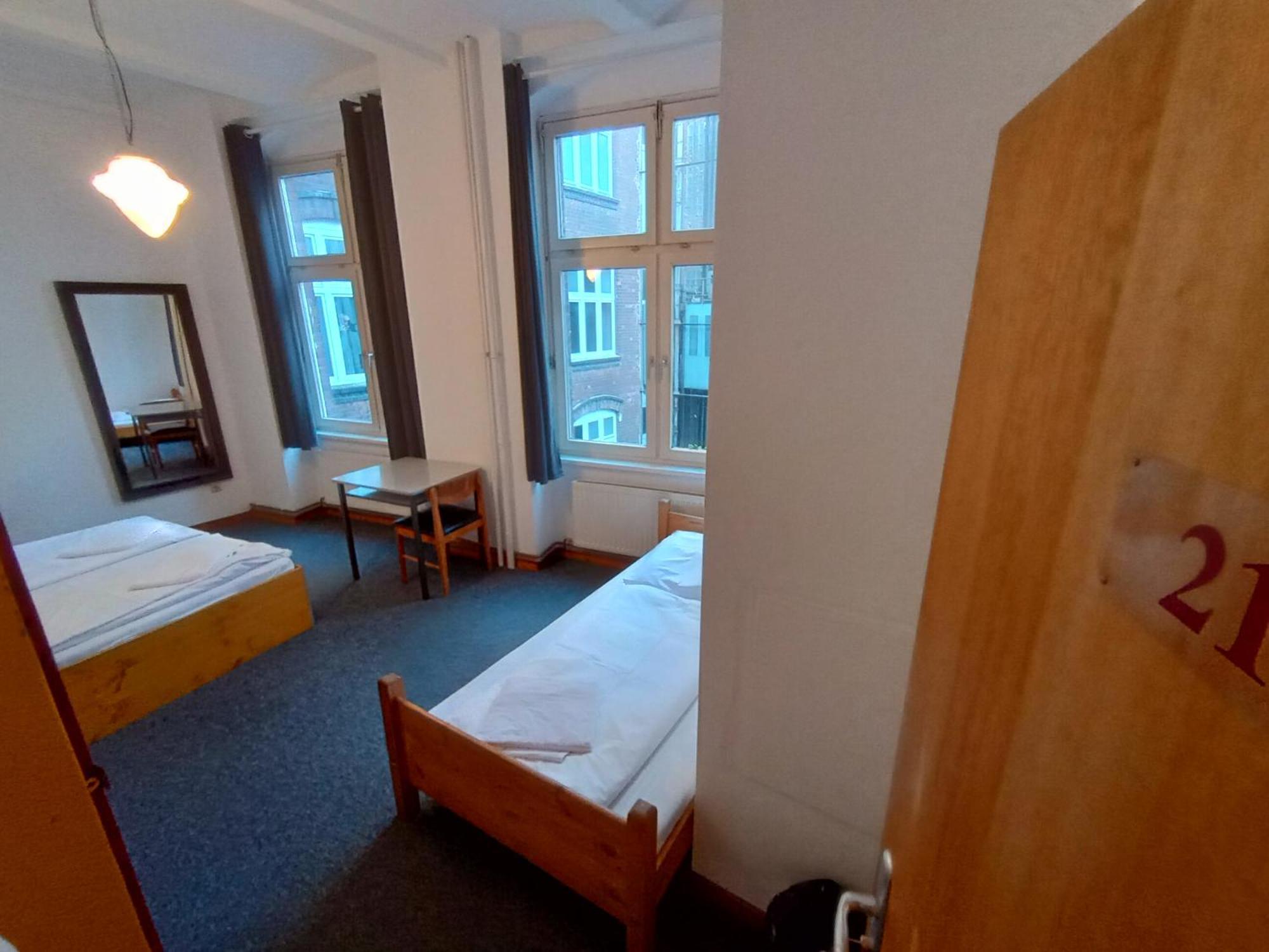 Hostel Fabrik - *